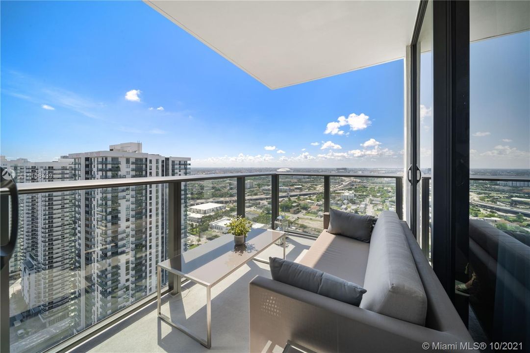 Recently Sold: $605,000 (2 beds, 2 baths, 1055 Square Feet)