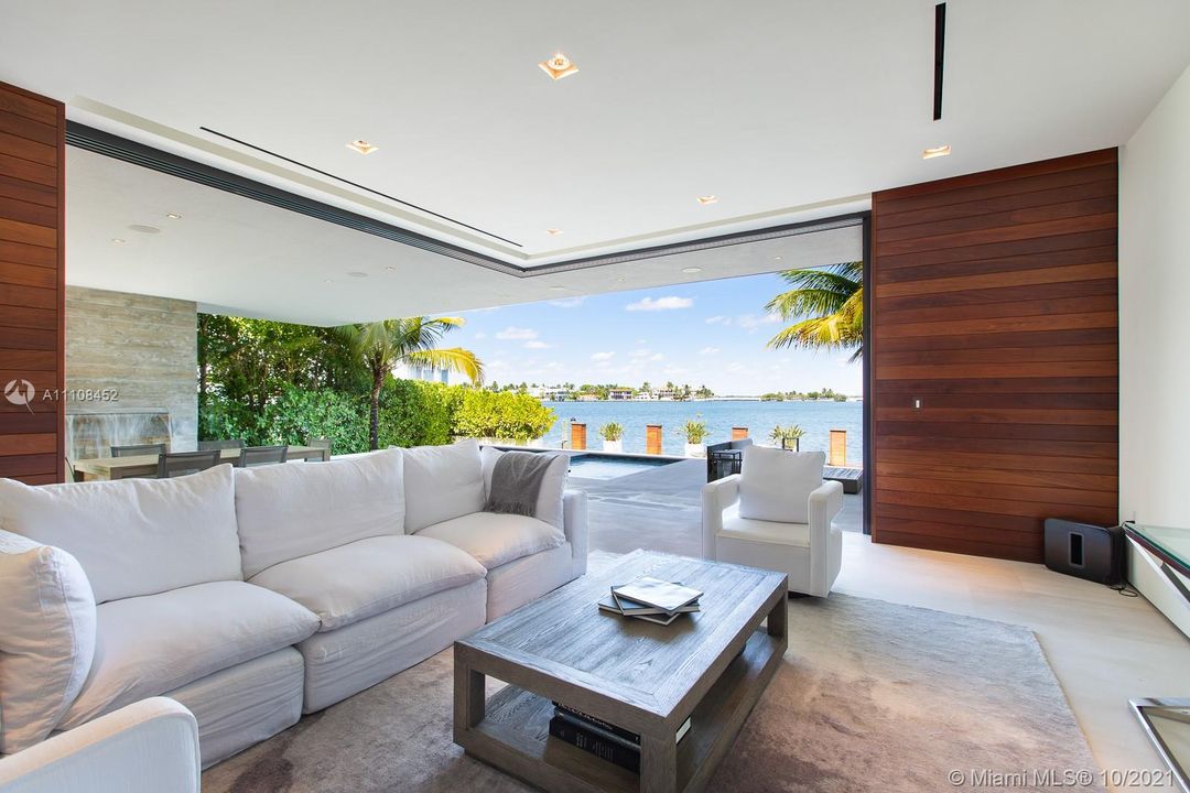 Recently Sold: $15,800,000 (5 beds, 5 baths, 4170 Square Feet)
