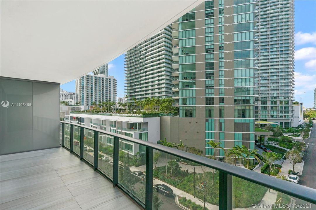 Recently Sold: $1,200,000 (3 beds, 3 baths, 1526 Square Feet)