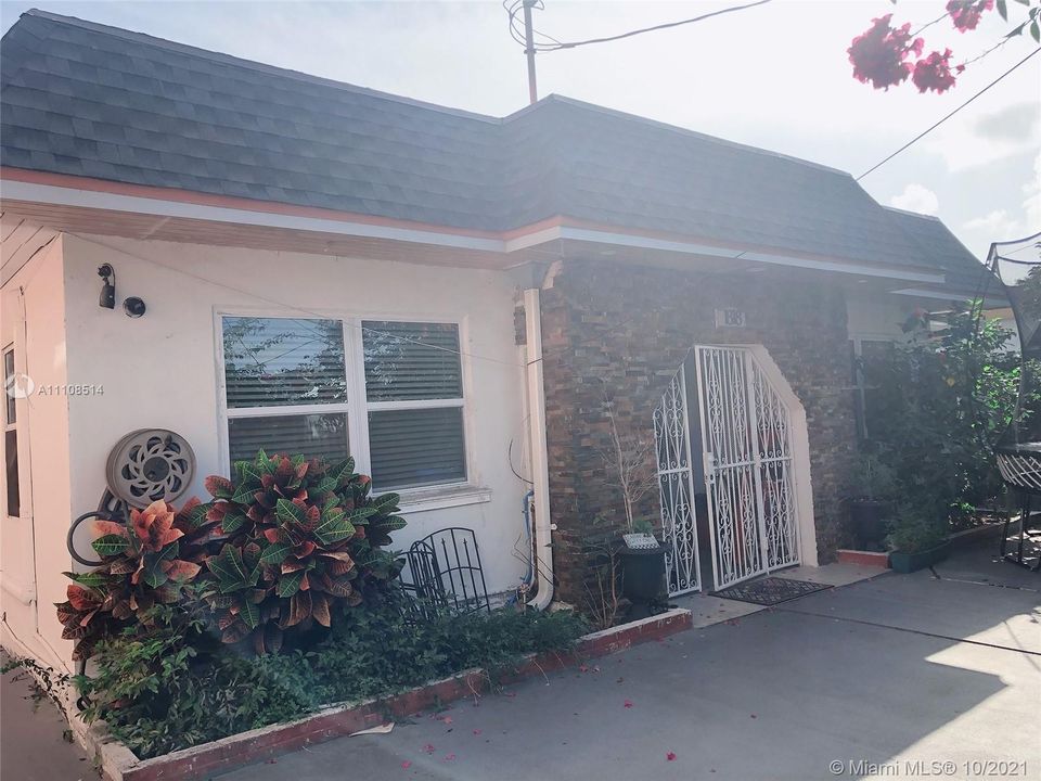 Recently Sold: $430,000 (4 beds, 2 baths, 1344 Square Feet)