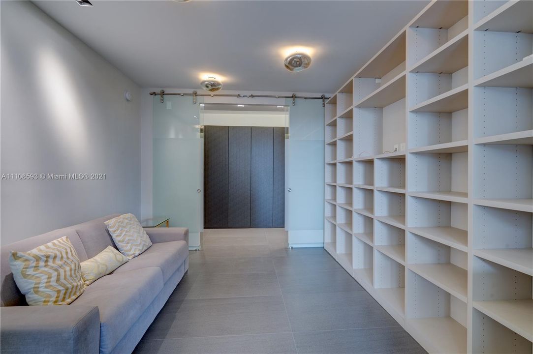 Recently Sold: $1,975,000 (2 beds, 2 baths, 1682 Square Feet)