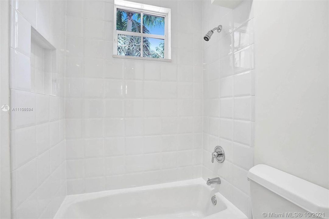 Недавно продано: $2,750,000 (4 спален, 4 ванн, 4616 Квадратных фут)