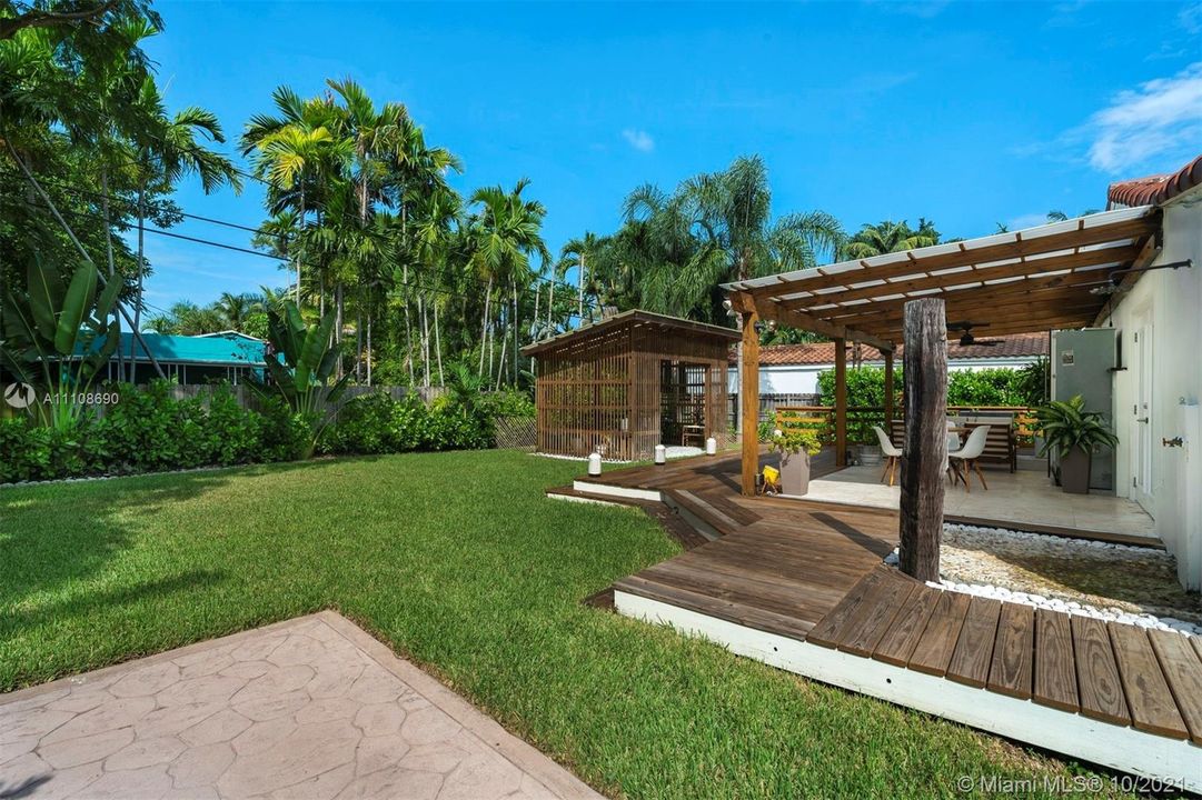 Recently Sold: $1,075,000 (3 beds, 2 baths, 1010 Square Feet)