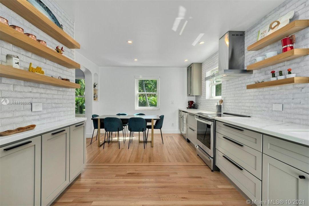 Recently Sold: $1,075,000 (3 beds, 2 baths, 1010 Square Feet)