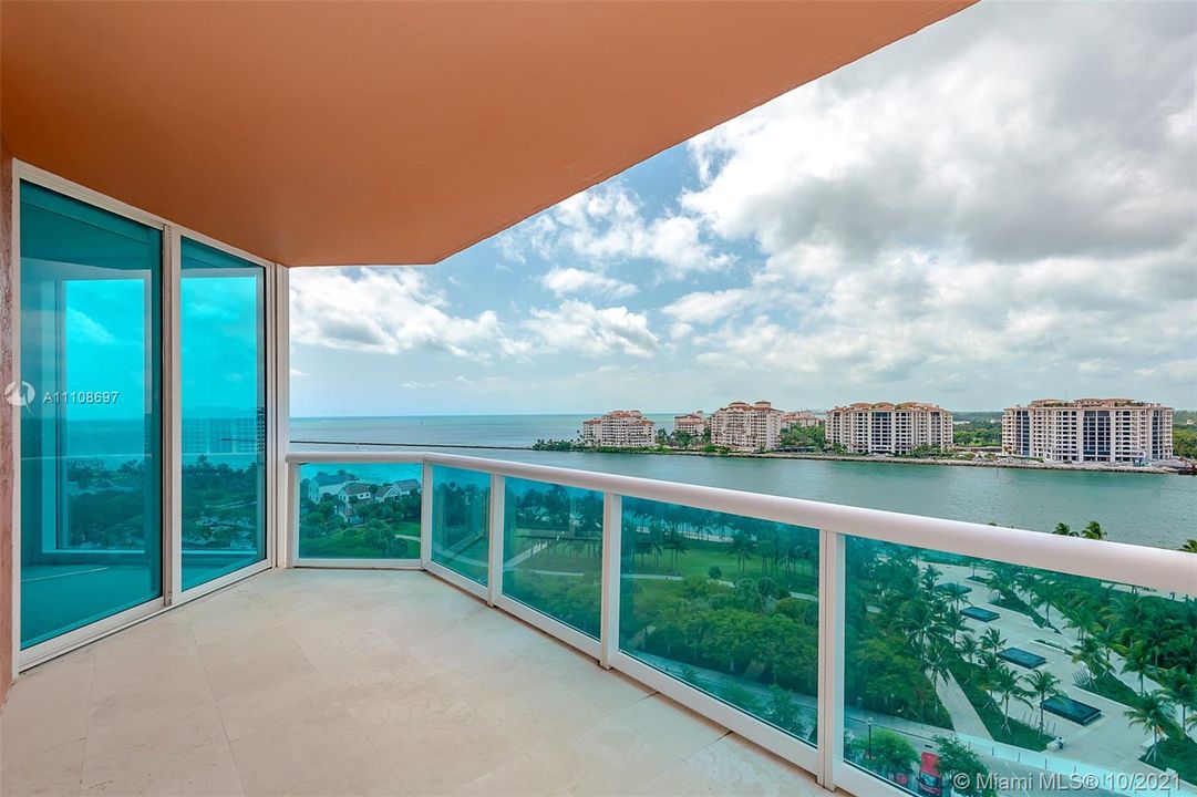 Recently Sold: $2,990,000 (3 beds, 2 baths, 2340 Square Feet)