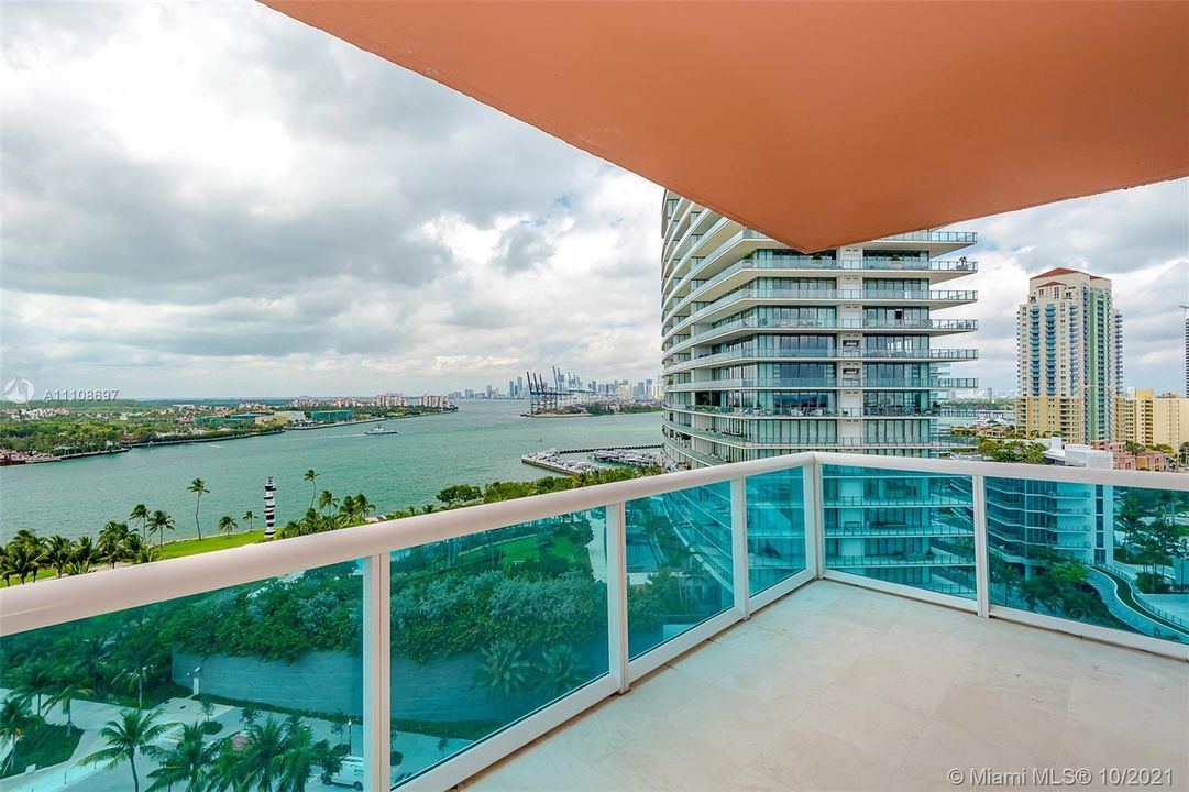 Recently Sold: $2,990,000 (3 beds, 2 baths, 2340 Square Feet)