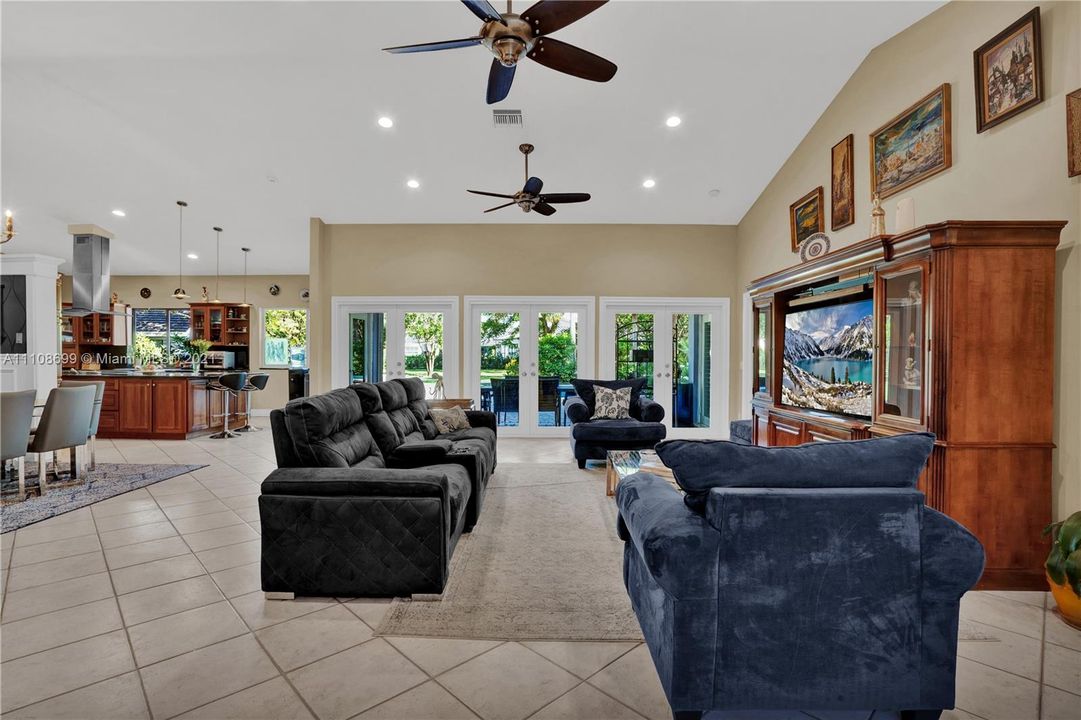 Recently Sold: $1,350,000 (4 beds, 3 baths, 3002 Square Feet)