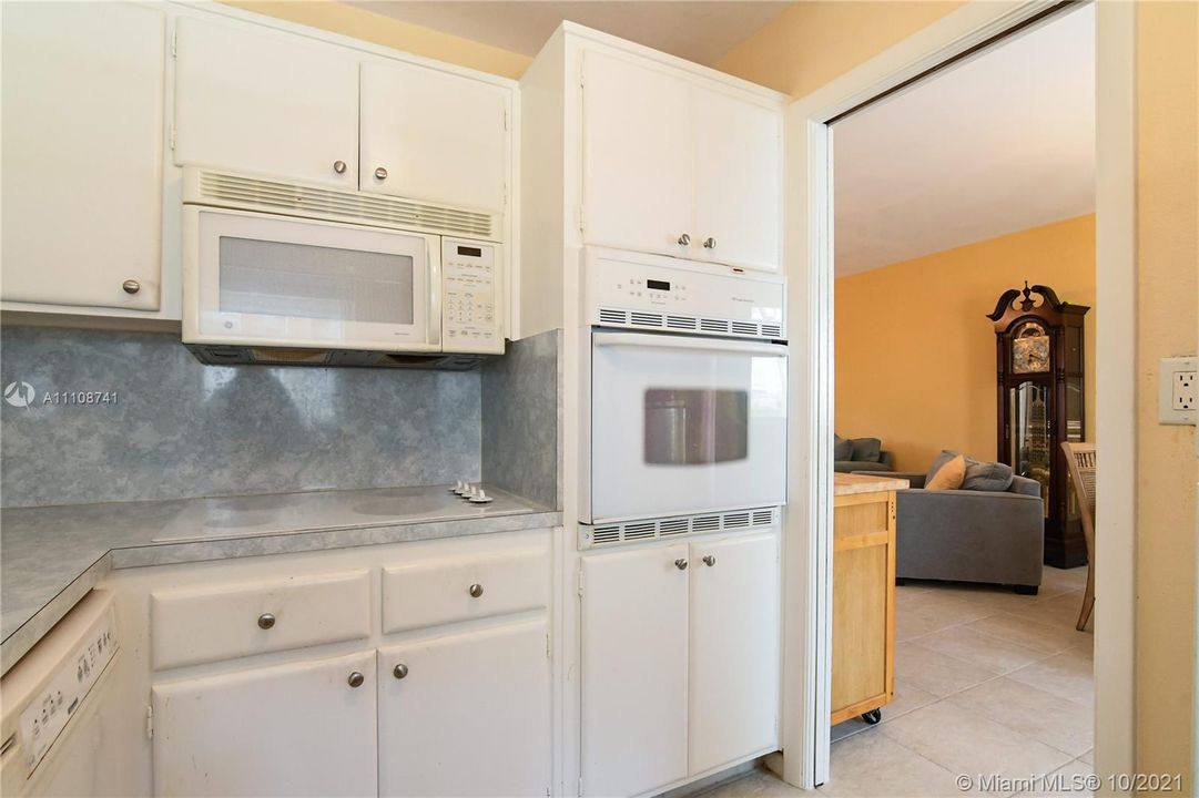 最近售出: $265,000 (1 贝兹, 1 浴室, 858 平方英尺)