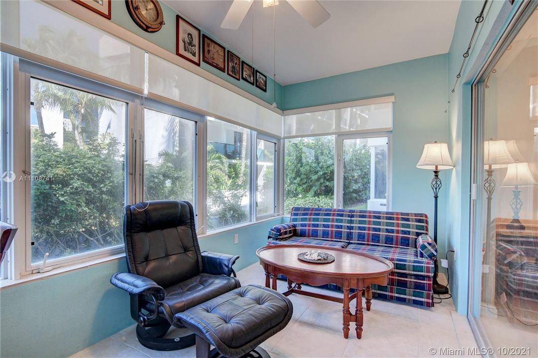 最近售出: $265,000 (1 贝兹, 1 浴室, 858 平方英尺)