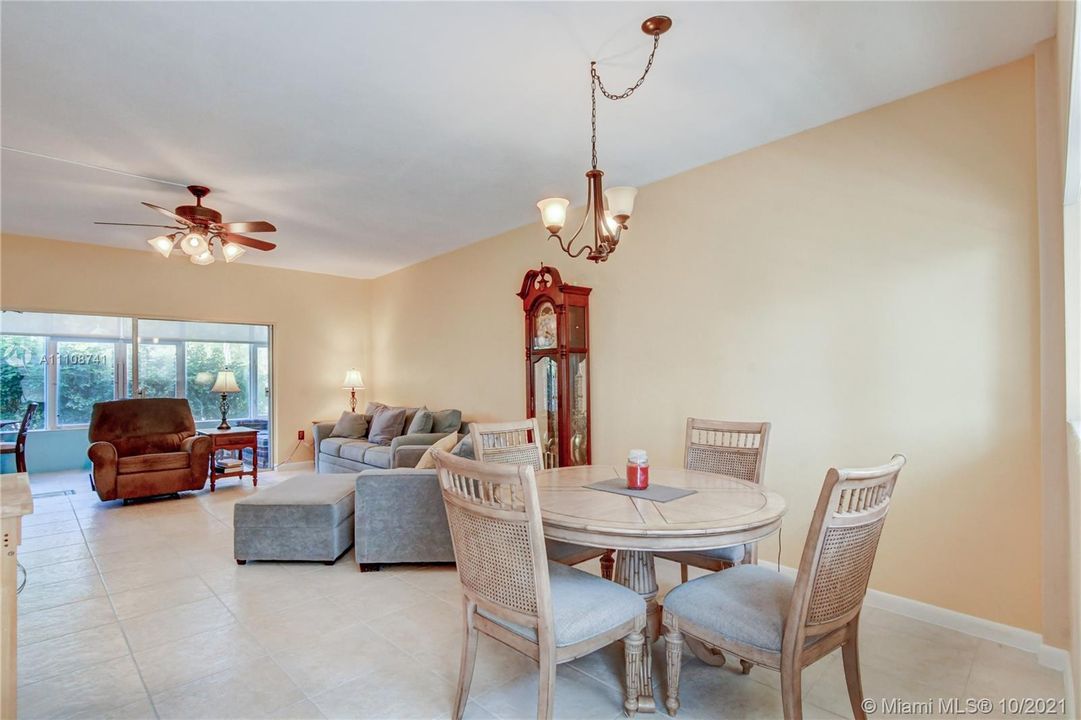 最近售出: $265,000 (1 贝兹, 1 浴室, 858 平方英尺)