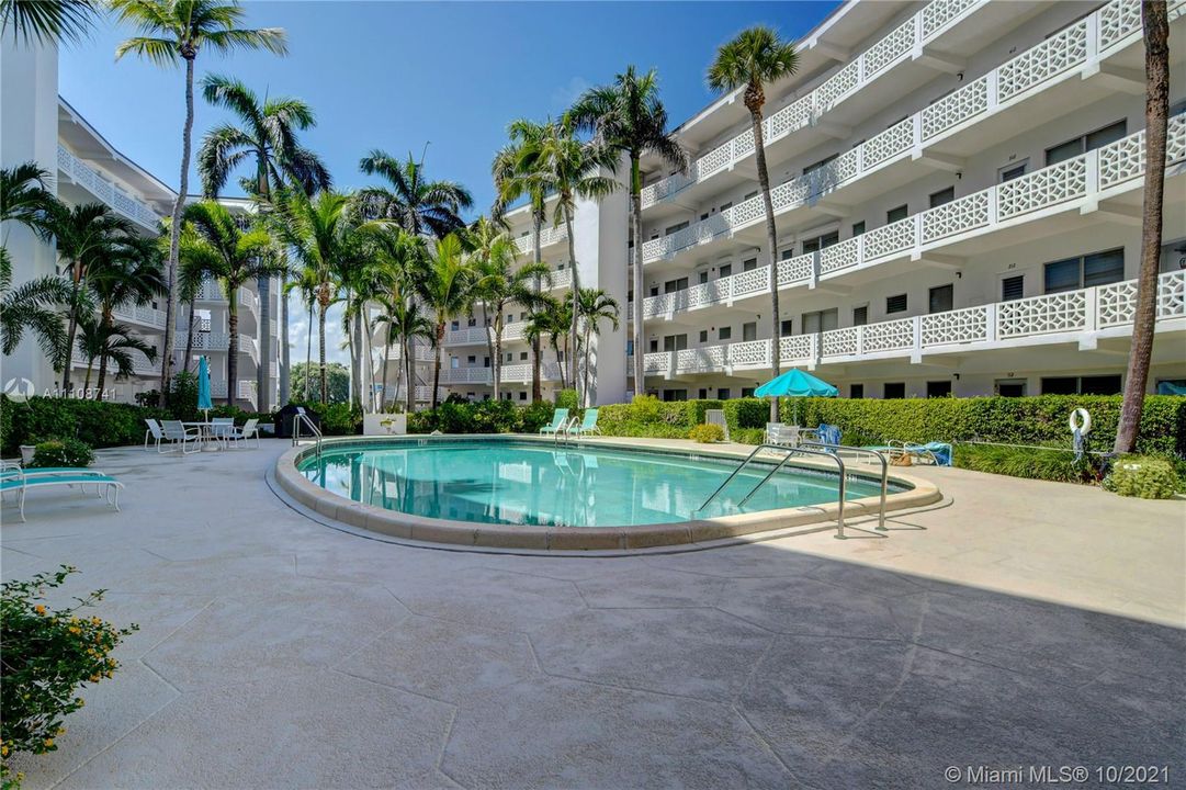 最近售出: $265,000 (1 贝兹, 1 浴室, 858 平方英尺)