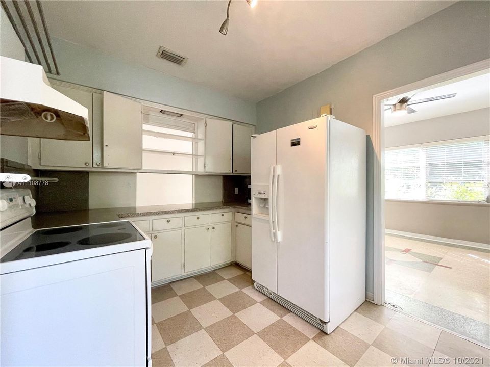 Recently Rented: $4,950 (3 beds, 2 baths, 1442 Square Feet)