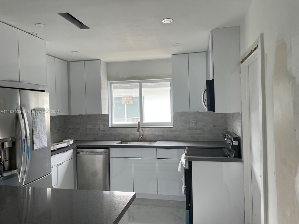 Recently Sold: $750,000 (4 beds, 2 baths, 1407 Square Feet)