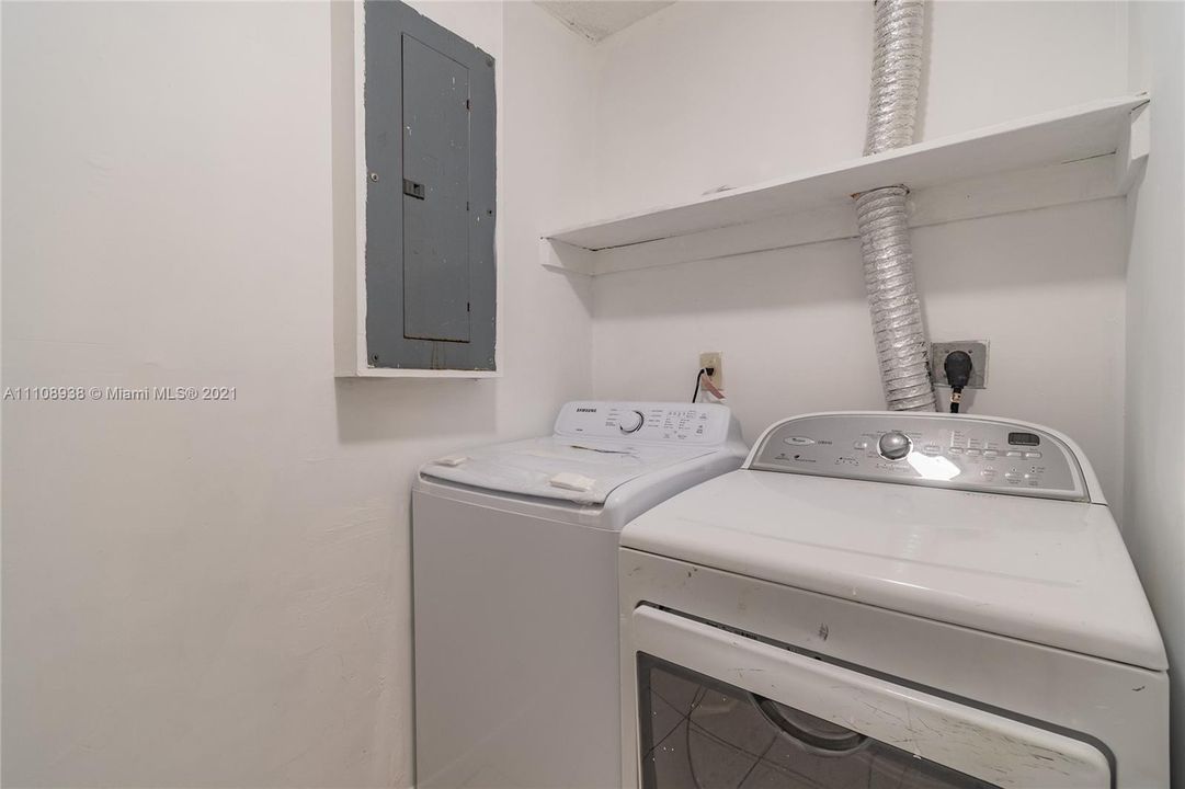 Недавно продано: $550,000 (0 спален, 0 ванн, 2560 Квадратных фут)