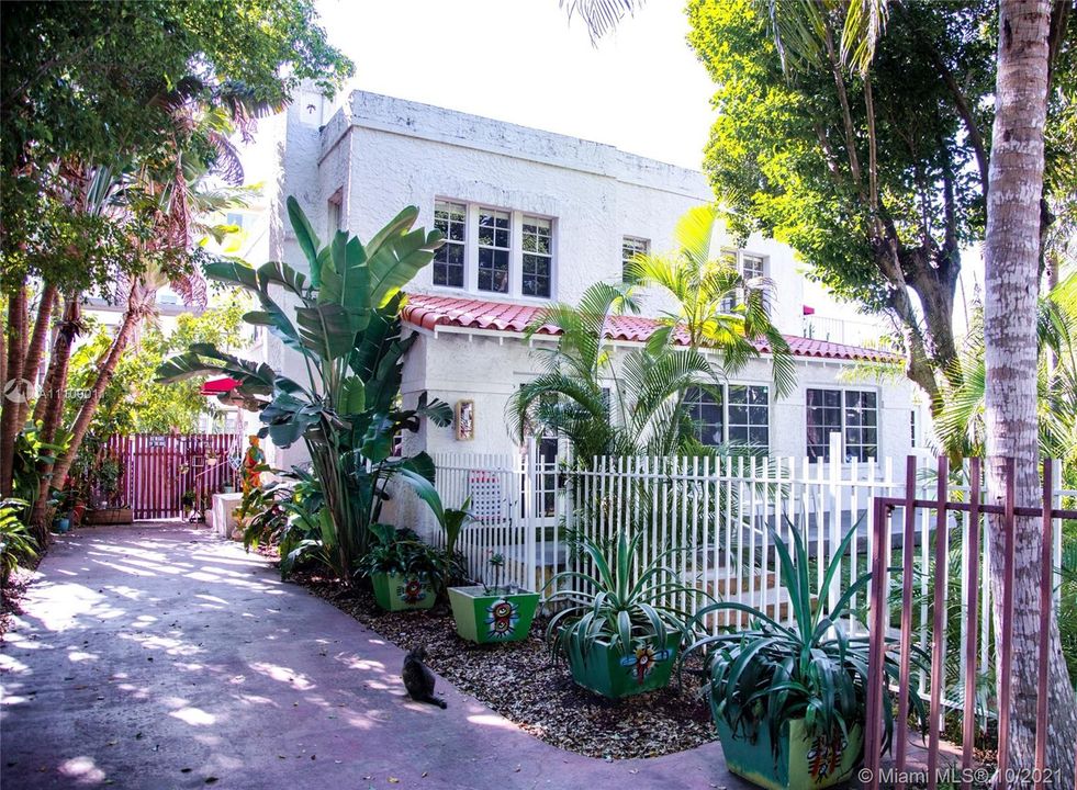 Recently Sold: $675,000 (3 beds, 2 baths, 1804 Square Feet)