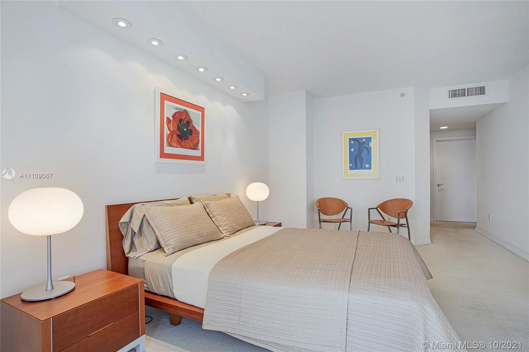 Recently Sold: $1,400,000 (2 beds, 2 baths, 1550 Square Feet)