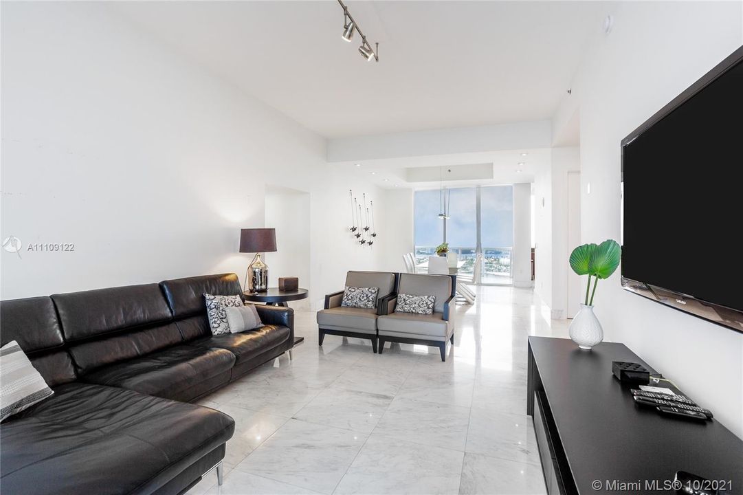 Recently Sold: $1,890,000 (3 beds, 3 baths, 2327 Square Feet)