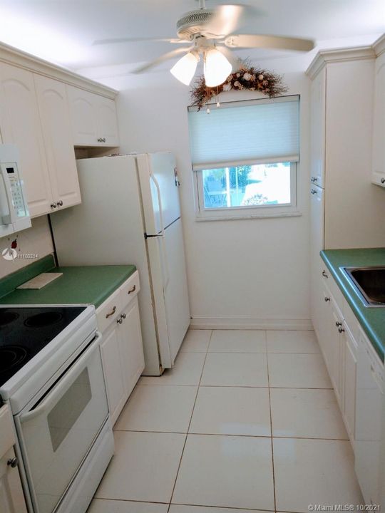 Vendido Recientemente: $128,500 (2 camas, 2 baños, 901 Pies cuadrados)