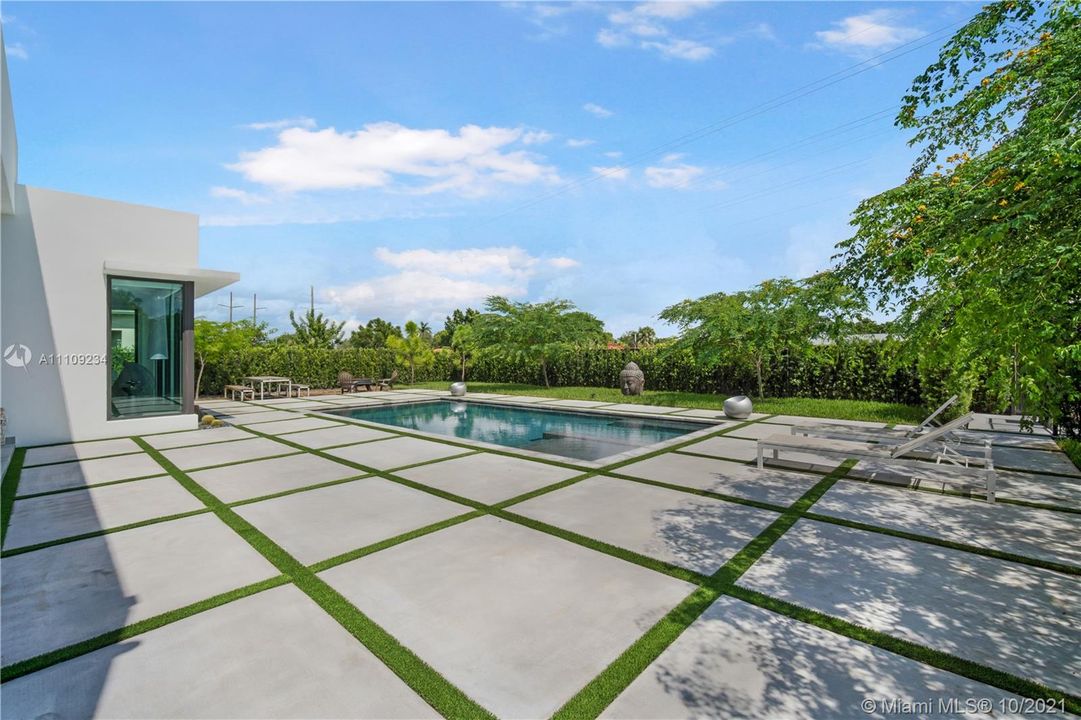 Recently Sold: $1,500,000 (4 beds, 3 baths, 2764 Square Feet)