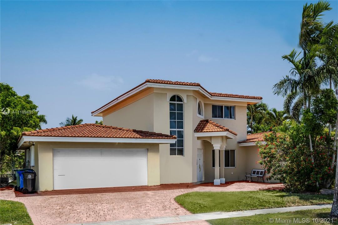 Recently Sold: $1,200,000 (4 beds, 4 baths, 2821 Square Feet)