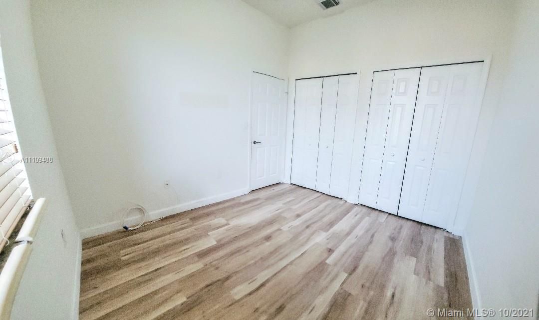 Recently Rented: $2,800 (3 beds, 2 baths, 1900 Square Feet)