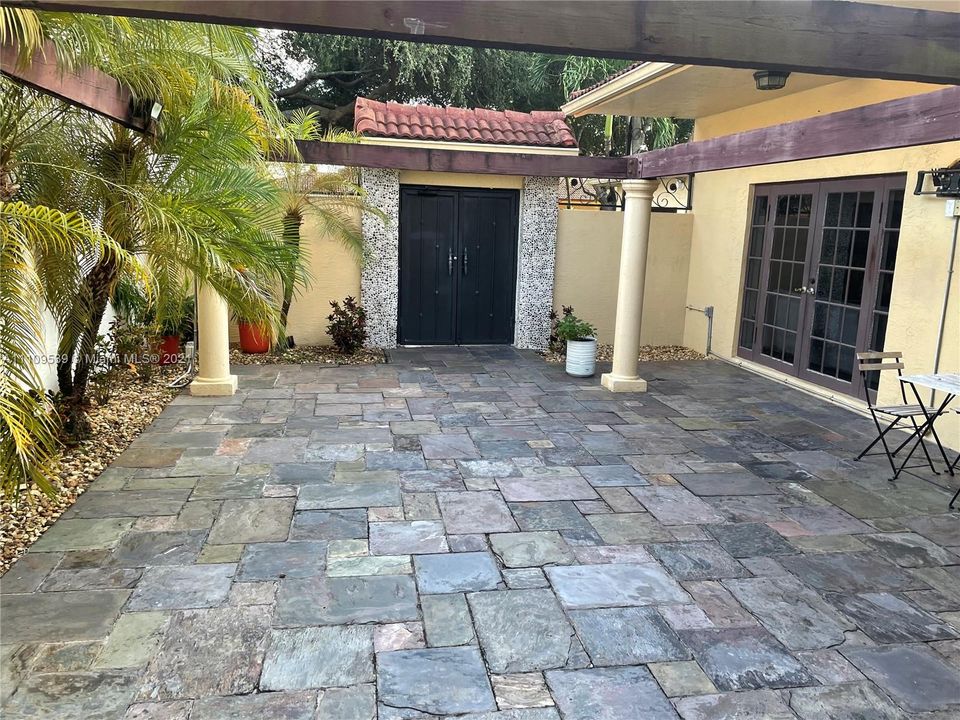 Recently Sold: $650,000 (4 beds, 3 baths, 2526 Square Feet)