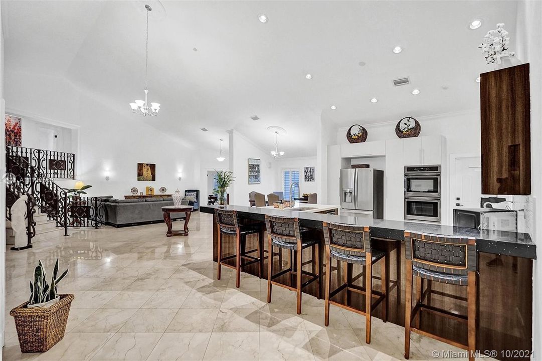 Recently Sold: $948,000 (5 beds, 3 baths, 4240 Square Feet)