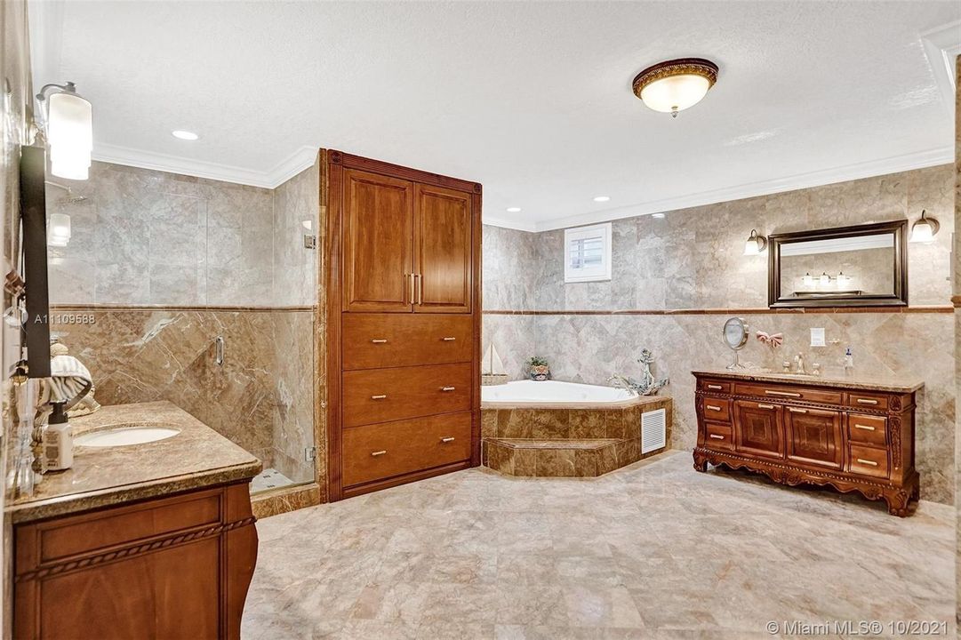 Недавно продано: $948,000 (5 спален, 3 ванн, 4240 Квадратных фут)