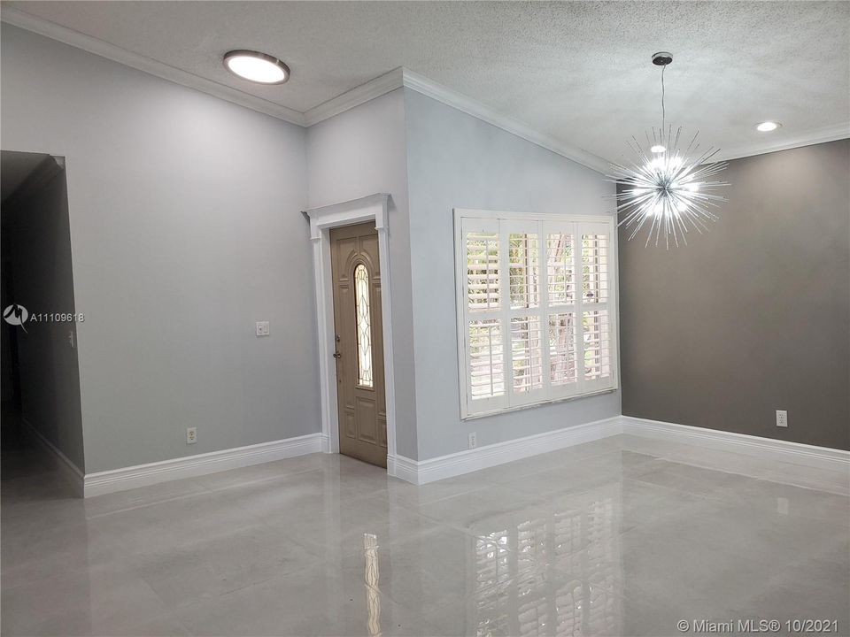 Nice entry foyer with magnificent lake view