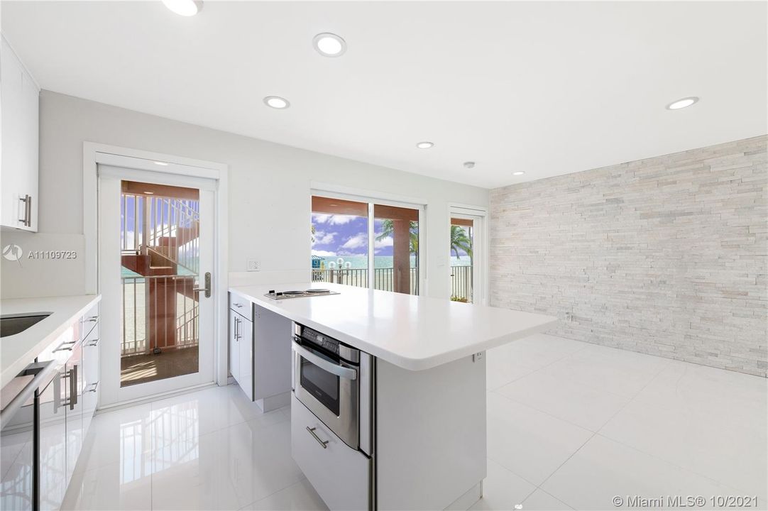 最近售出: $340,000 (1 贝兹, 2 浴室, 680 平方英尺)