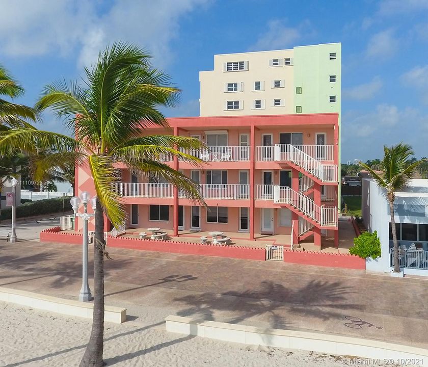 最近售出: $340,000 (1 贝兹, 2 浴室, 680 平方英尺)