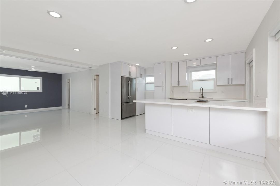 最近售出: $340,000 (1 贝兹, 2 浴室, 680 平方英尺)