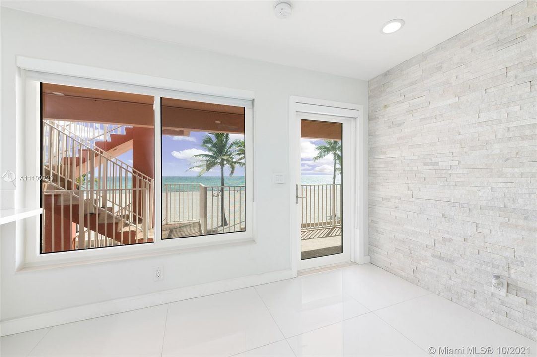 最近售出: $340,000 (1 贝兹, 2 浴室, 680 平方英尺)