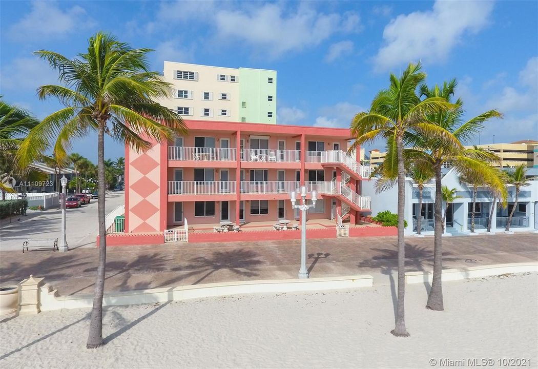 最近售出: $340,000 (1 贝兹, 2 浴室, 680 平方英尺)