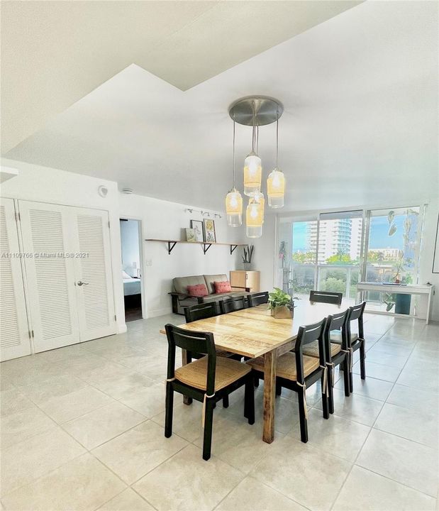 Recently Sold: $675,000 (2 beds, 2 baths, 1190 Square Feet)