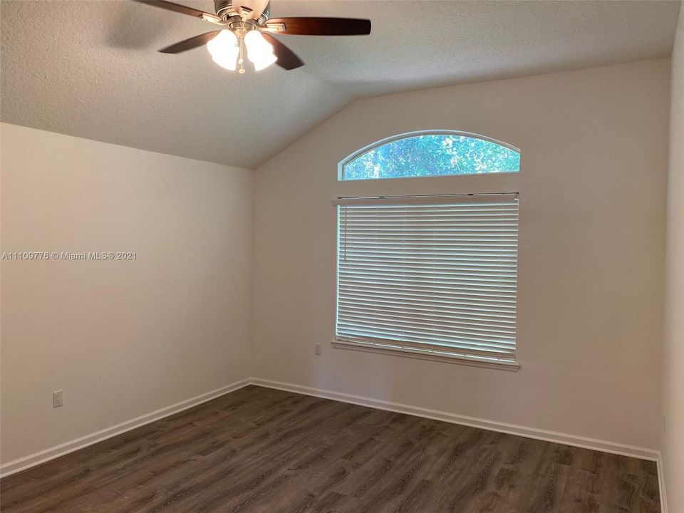 Recently Rented: $1,550 (3 beds, 2 baths, 1582 Square Feet)