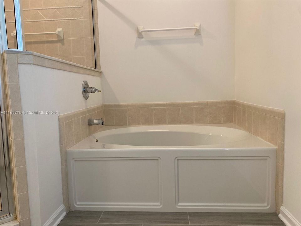 最近租的: $1,550 (3 贝兹, 2 浴室, 1582 平方英尺)