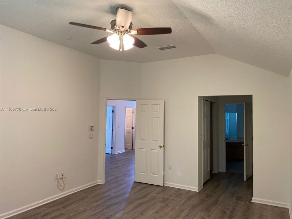 Recently Rented: $1,550 (3 beds, 2 baths, 1582 Square Feet)