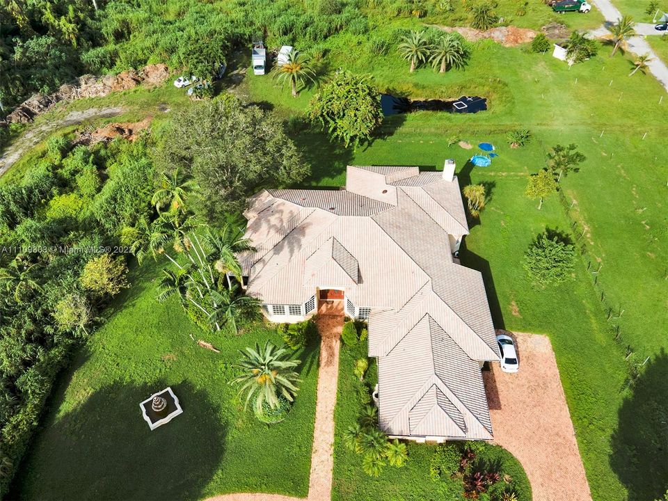 Estate home aerial photo.