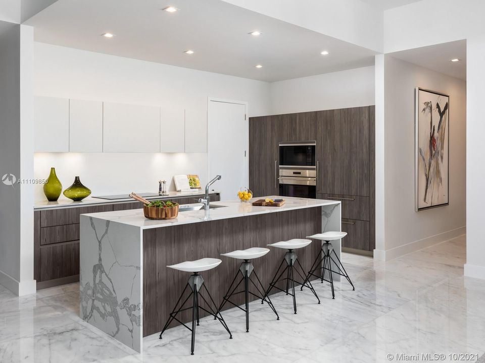 Recently Sold: $1,154,000 (2 beds, 2 baths, 1391 Square Feet)
