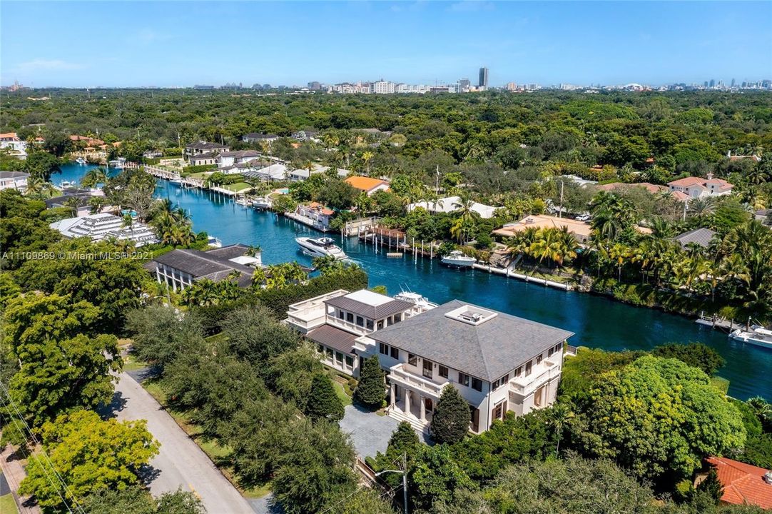 Recently Sold: $22,500,000 (6 beds, 11 baths, 8552 Square Feet)