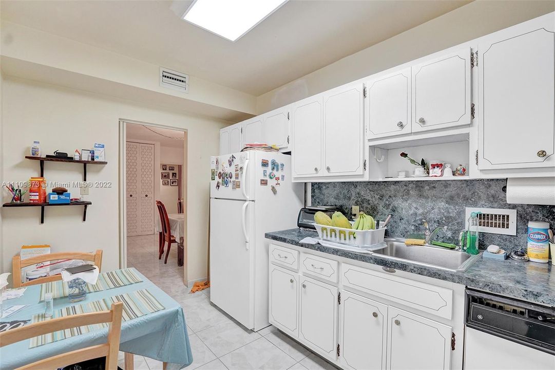Recently Sold: $500,000 (2 beds, 2 baths, 1412 Square Feet)
