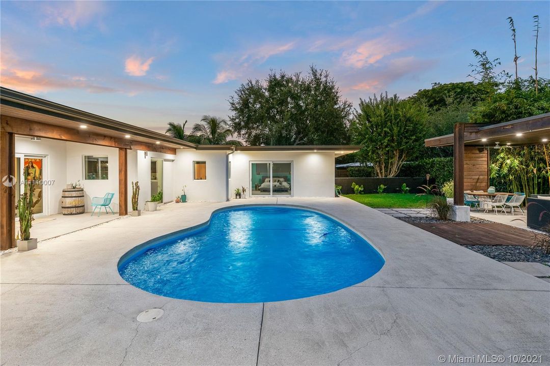 Recently Sold: $1,299,000 (4 beds, 3 baths, 2296 Square Feet)