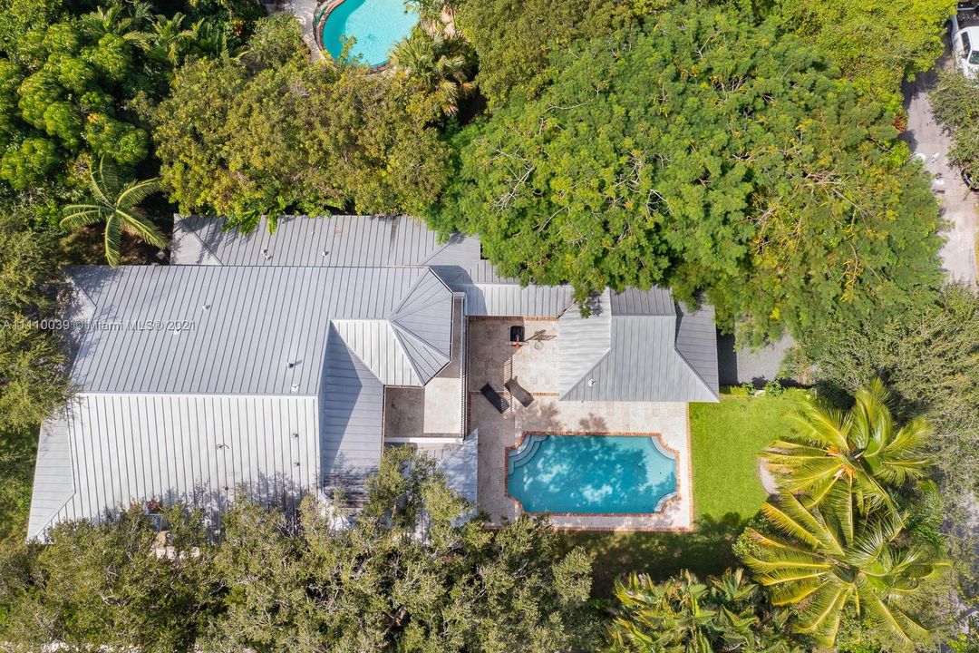Recently Sold: $3,499,000 (6 beds, 5 baths, 5035 Square Feet)
