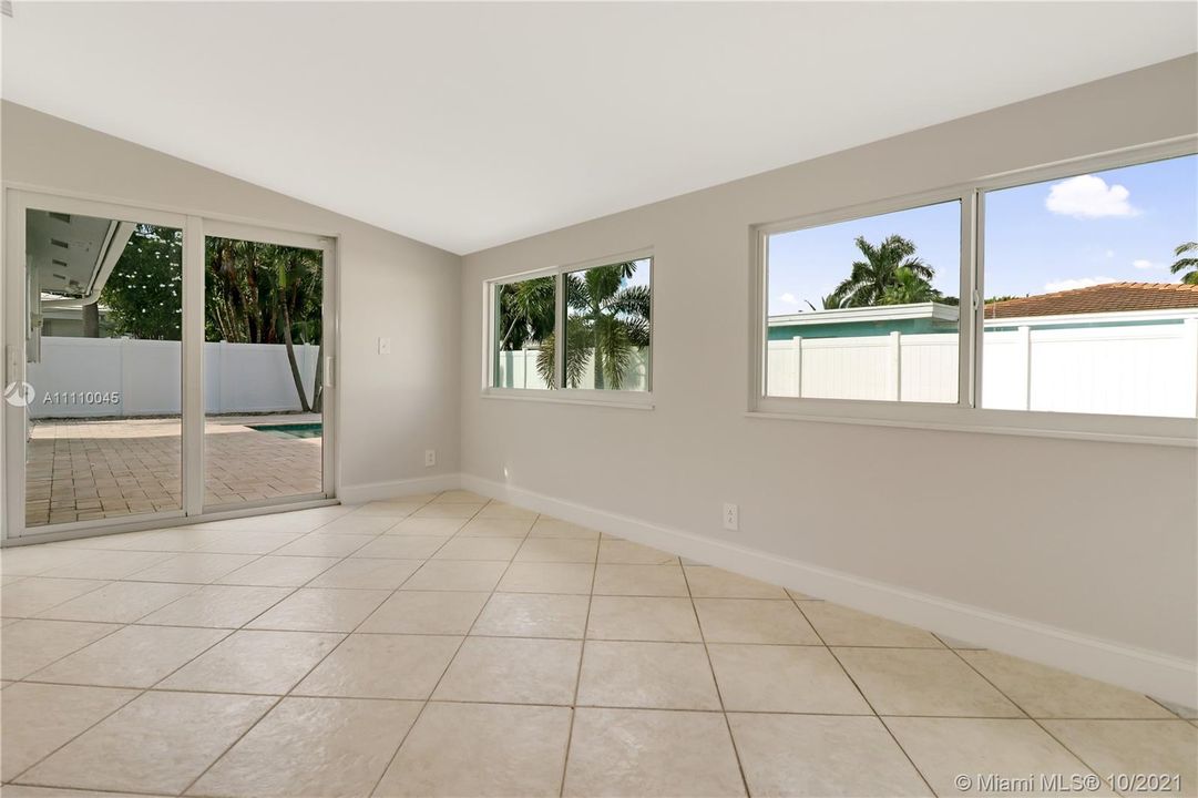Recently Sold: $530,000 (2 beds, 1 baths, 1276 Square Feet)