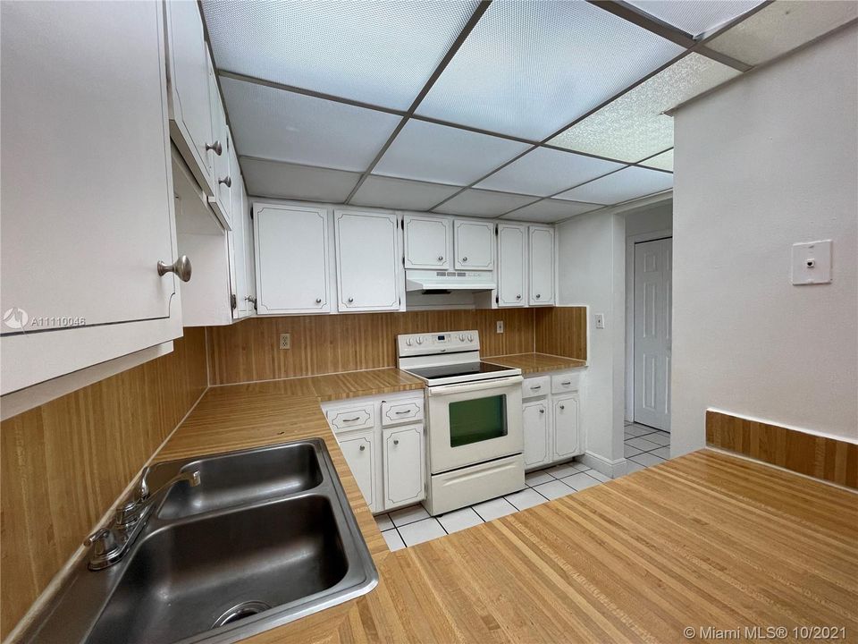 Recently Rented: $1,650 (1 beds, 1 baths, 870 Square Feet)