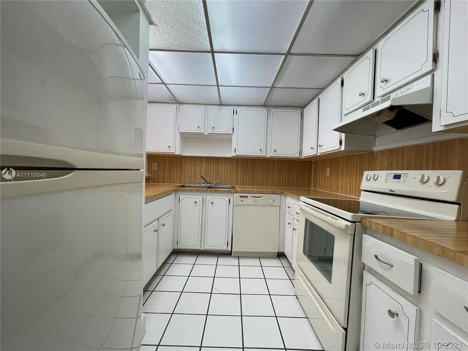 Recently Rented: $1,650 (1 beds, 1 baths, 870 Square Feet)