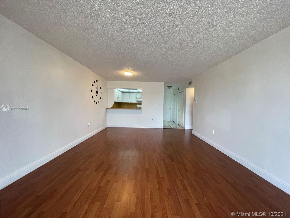 Recently Rented: $1,650 (1 beds, 1 baths, 870 Square Feet)