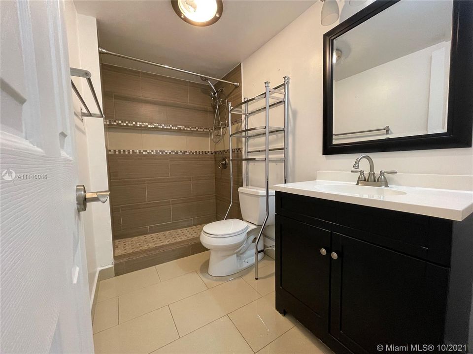 Recently Rented: $1,650 (1 beds, 1 baths, 870 Square Feet)