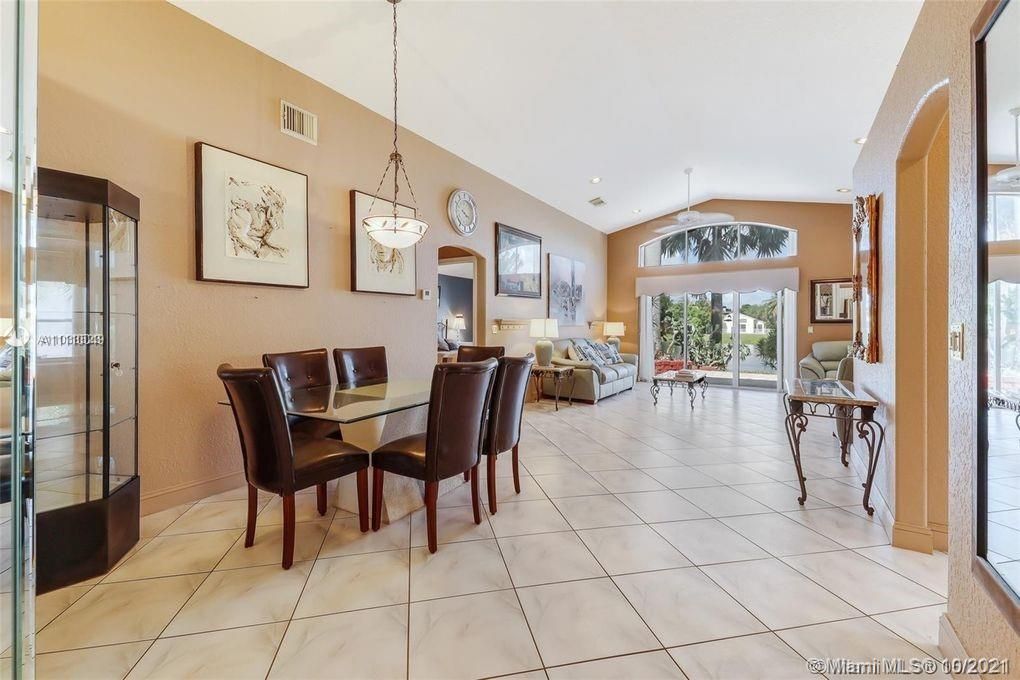 Recently Sold: $649,000 (3 beds, 2 baths, 1648 Square Feet)